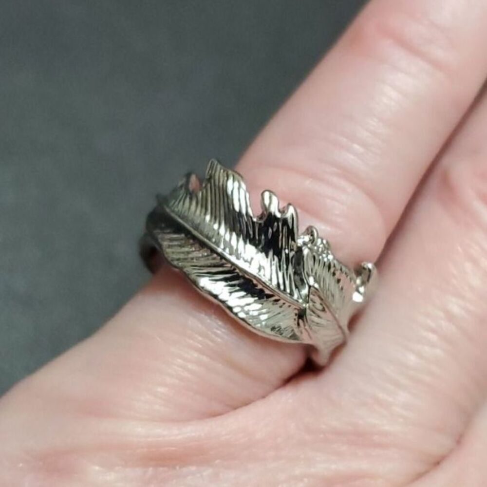 Silver tone feather ring size 5.25